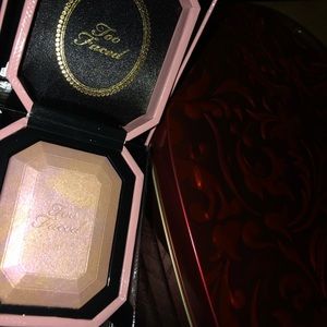 TOO FACED Diamond Light Highlighter